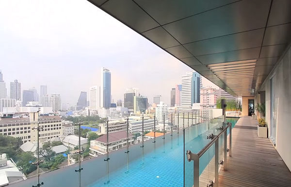 The-Legend-Saladang-Bangkok-condo-for-sale-swimming-pool-600x385