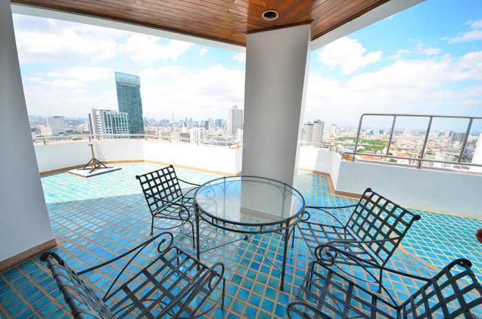 Balcony-2-Saichol-Mansion-Condo-for-sale-Bangkok-700x463
